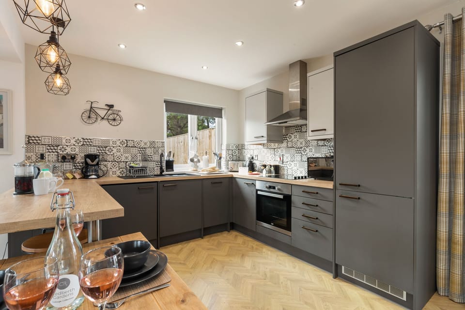 Panoramic Cottage, Private Bathroom | Shared kitchen | Highchair
