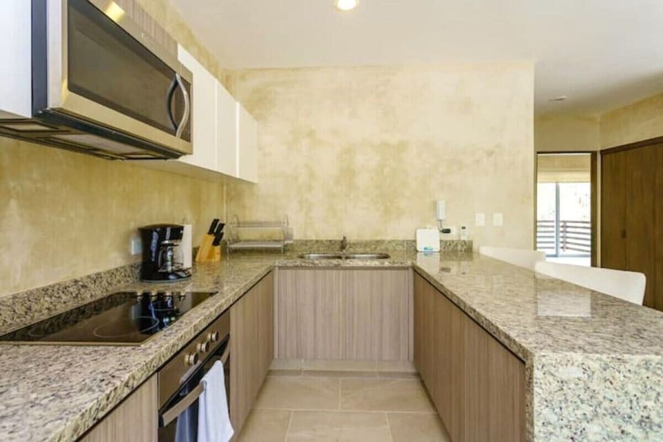 Fully-equipped kitchen w/granite countertops & high-end appliances.