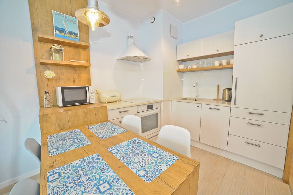 Executive Apartment | Private kitchen | Coffee/tea maker, full-size fridge, oven, stovetop