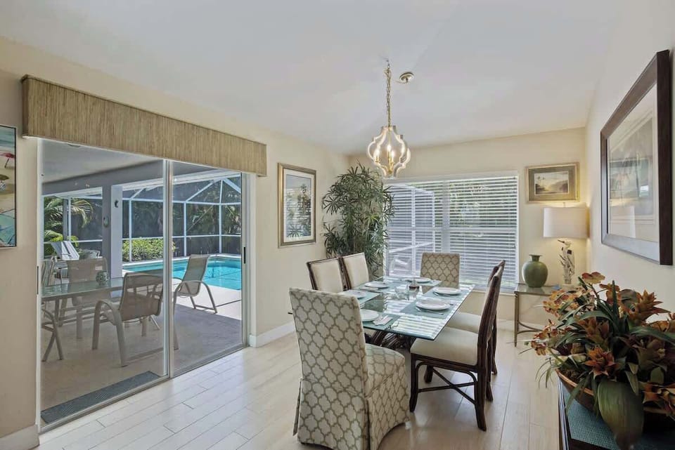 Dining Table for 6 plus additional 3 @ counter or act as buffet. 