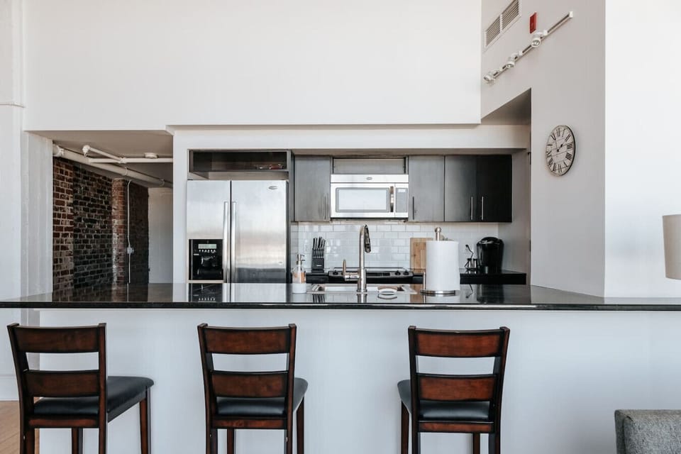 Chef`s Kitchen: Modern elegance with sleek appliances and inviting seating for culinary adventures!