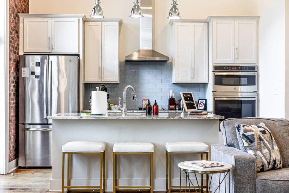 Gourmet Kitchen: Whip up culinary delights in this stylish kitchen featuring modern appliances!
