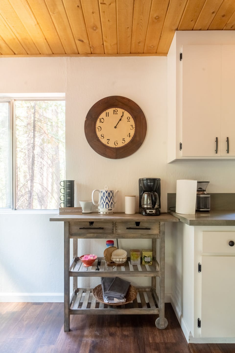 Coffee and tea bar