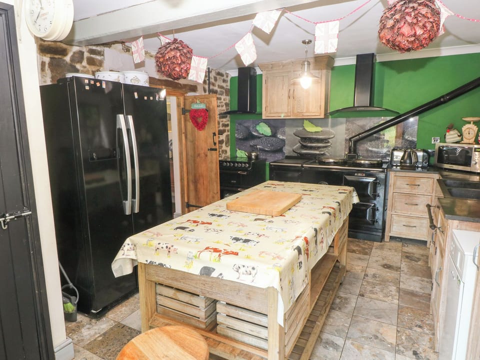 Cottage | Private kitchen | Fridge, microwave, dishwasher, electric kettle