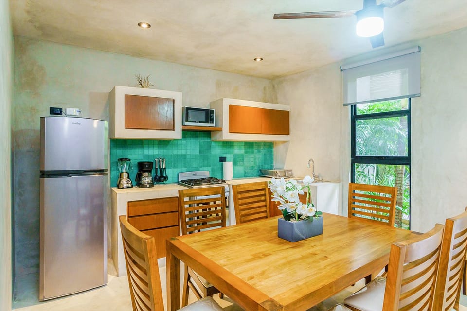 Classic Apartment, 2 Bedrooms, Patio, Ground Floor | In-room dining