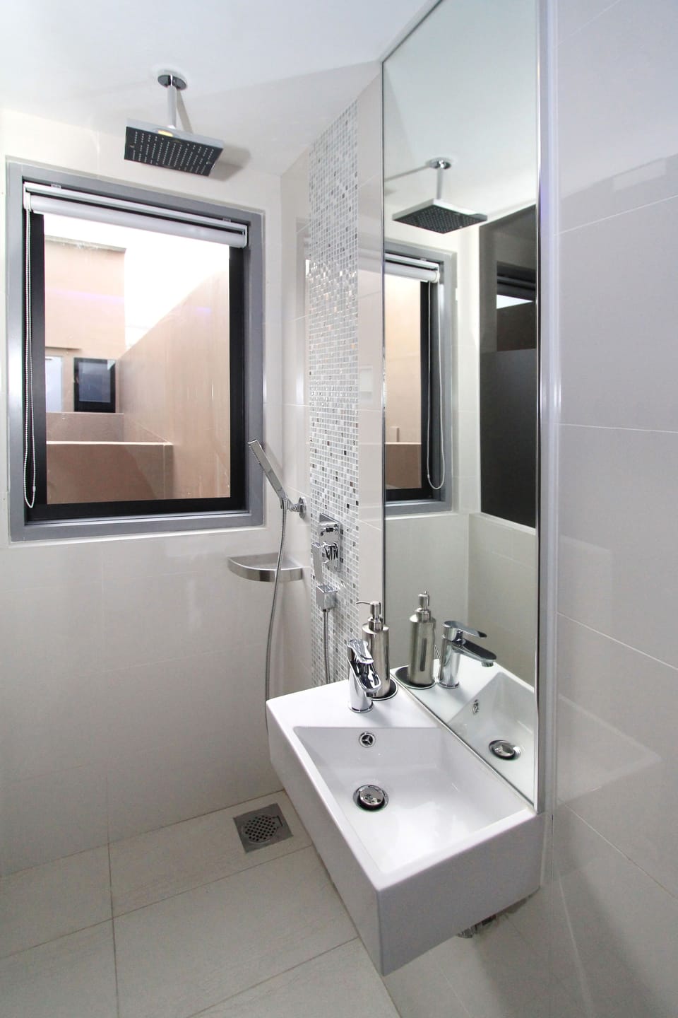 Shower, hair dryer (on request), slippers, towels
