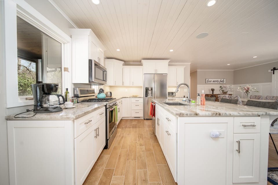 Fully Stocked Kitchen with New Appliances and Granite Countertops