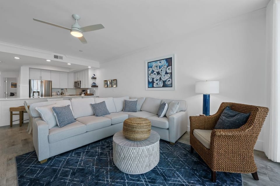 3 San Carlos 1107 Living Room