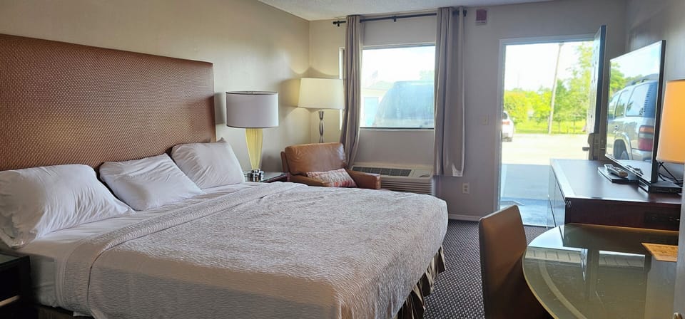 Deluxe Room | Desk, laptop workspace, free WiFi, bed sheets