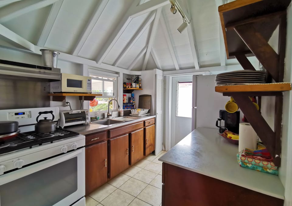 Fully equipped kitchen.
