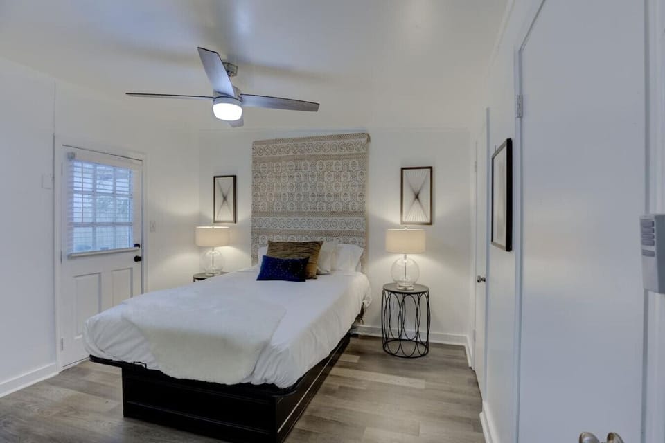 End the night here, wake up ready for Beale Street or brunch.