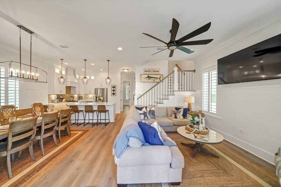 Living Room with queen size pullout couch. 