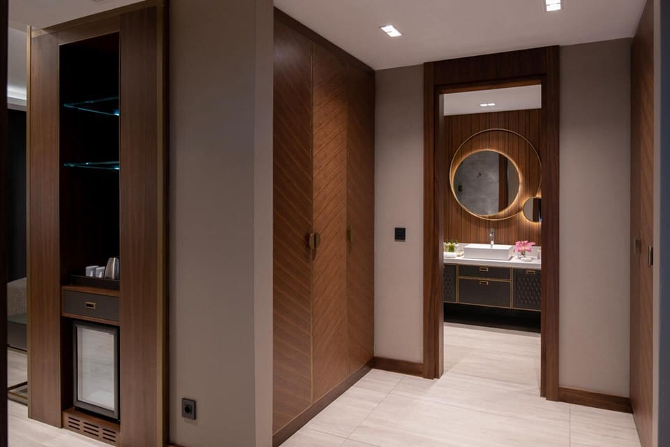 Superior Garden Room (with 2 children) | Bathroom | Shower, free toiletries, hair dryer, bathrobes