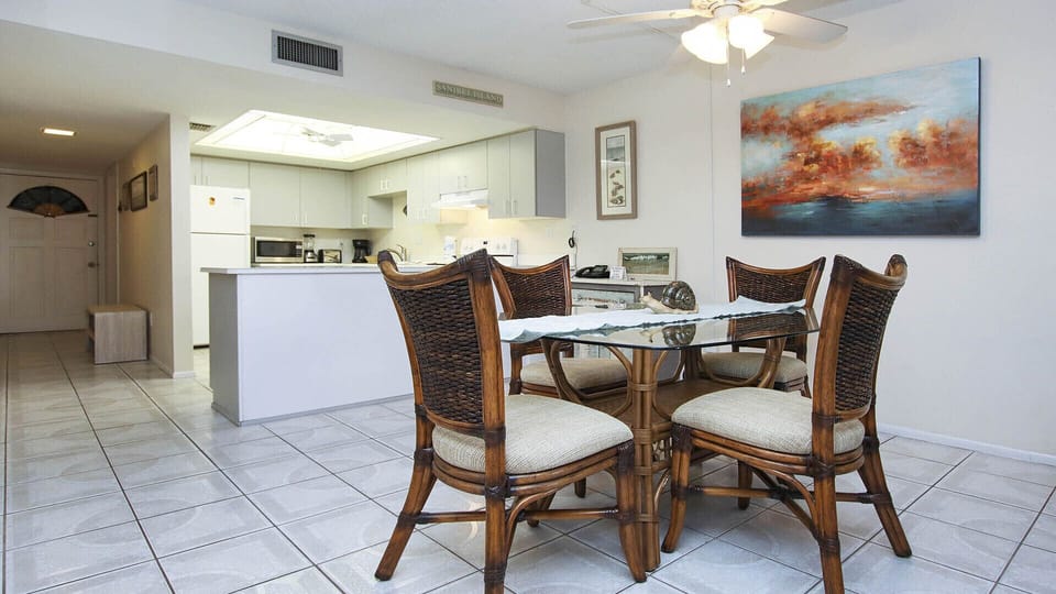 Dining room.