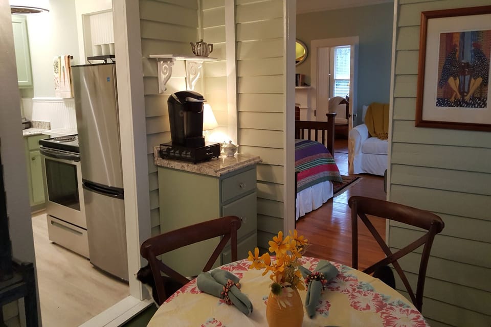 Coffee & tea bar in breakfast room
