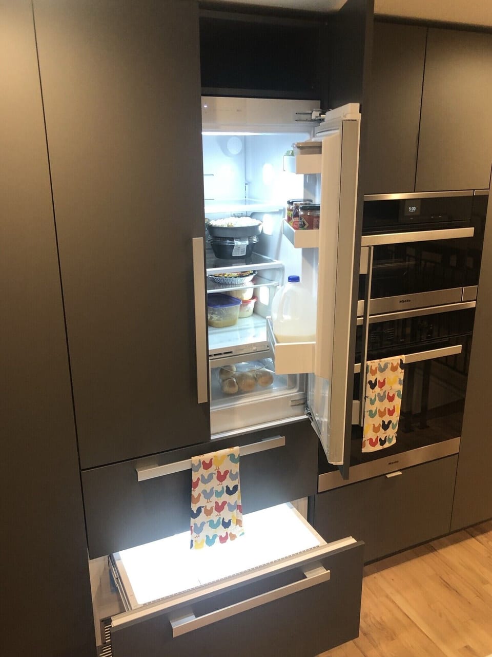 Hidden fridge/freezer + double oven
by Miele 