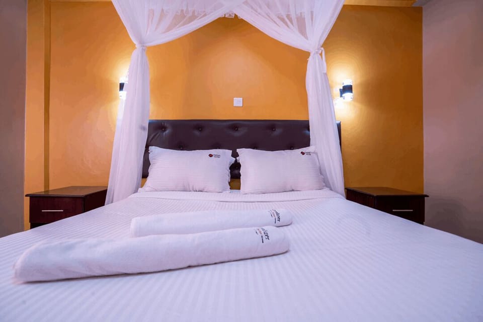 Executive Room, 1 King Bed | Individually furnished, free WiFi, bed sheets