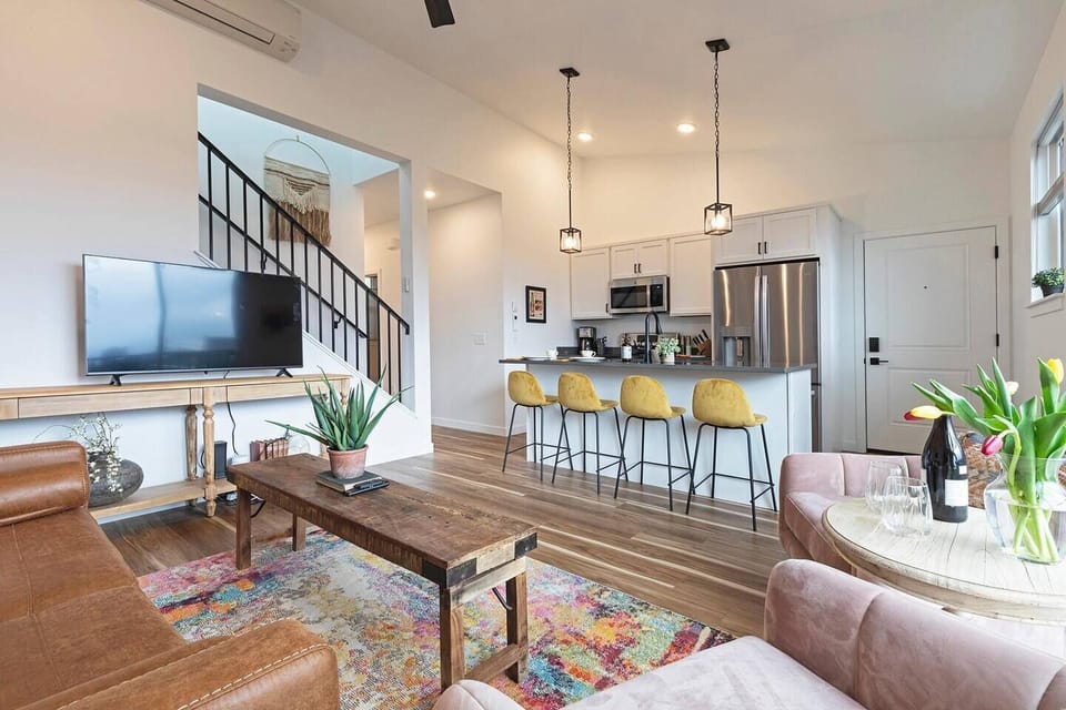 Living area/kitchen/stairwell 