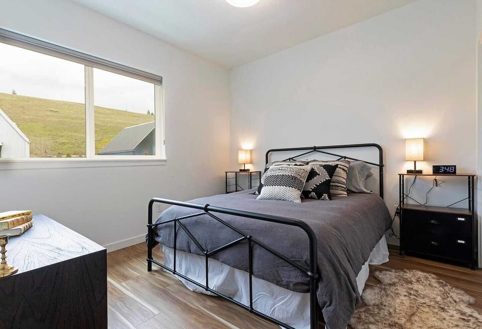 Bedroom 1 - Queen bed main level