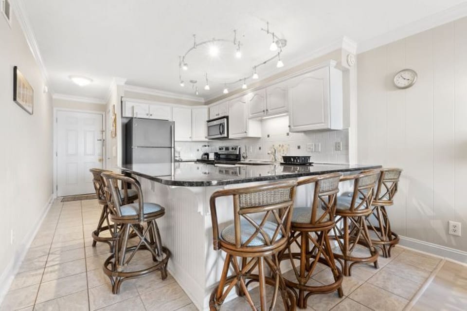 Fully equipped kitchen & plenty of counter space to help make meal prep a snap.