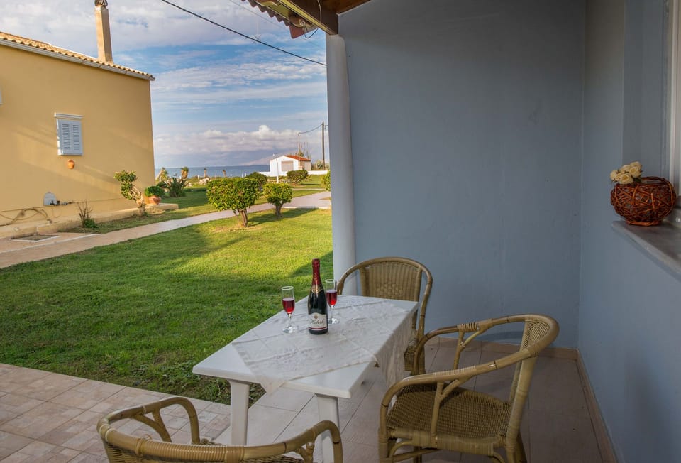 Beachside Bungalow 4 Acharavi Corfu Exterior
