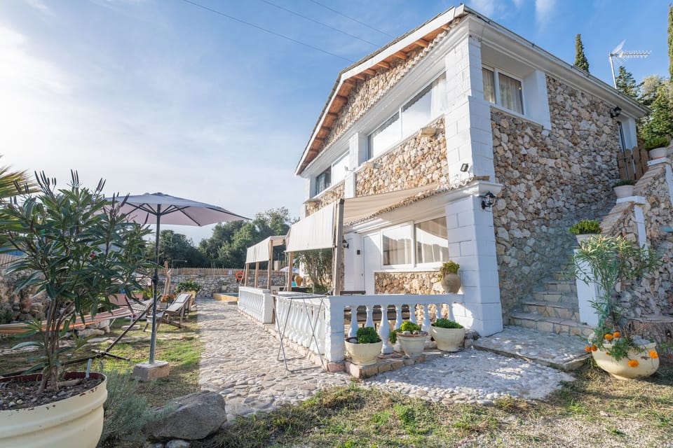 Stelios Stone House Sinarades