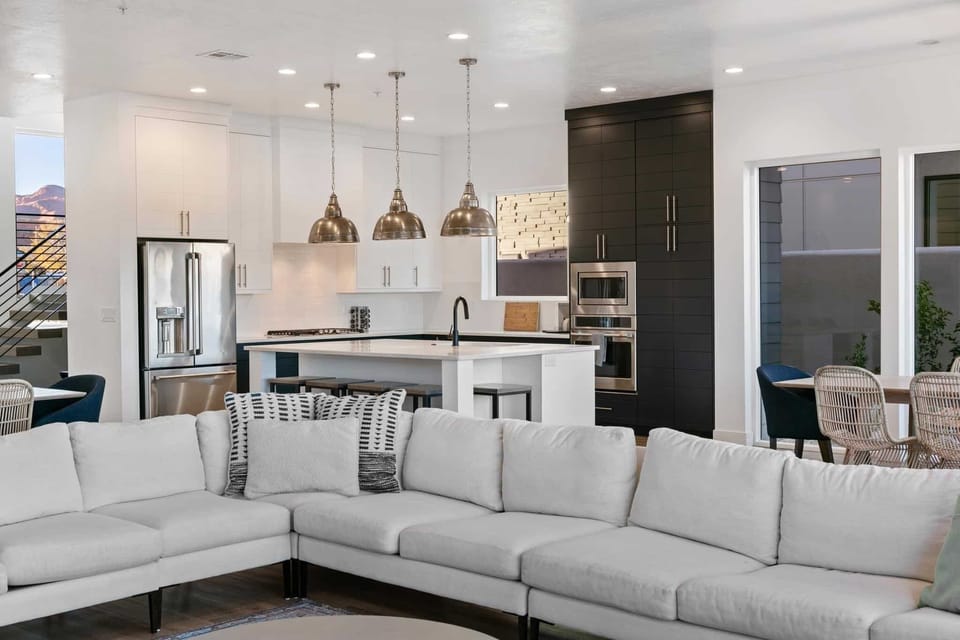 House, Multiple Bedrooms | Living area | 36-inch flat-screen TV with cable channels, Smart TV, streaming services
