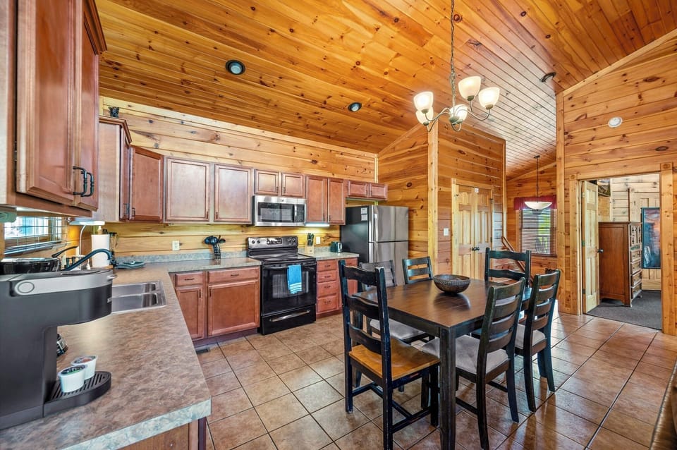 Fully equipped kitchen with dishwasher