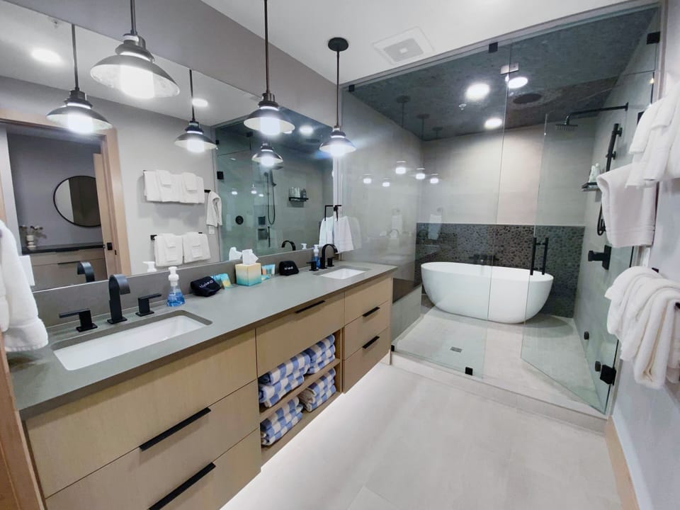 Kings Crown C-101 2 Bedroom Condo by RedAwning Apartment in Park City