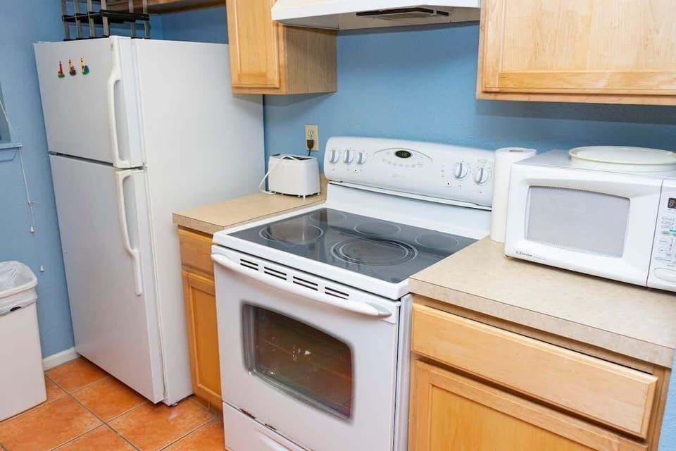 Apartment, 1 Bedroom | Private kitchen | Fridge, oven, coffee/tea maker, toaster