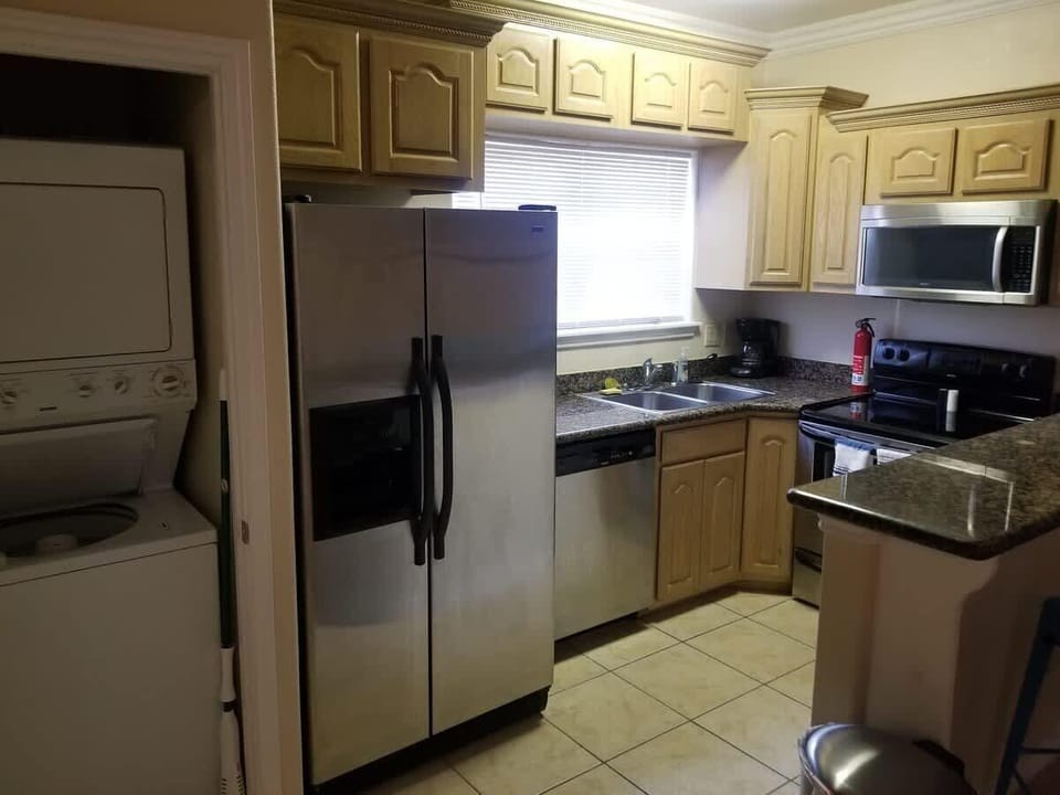 Apartment, 2 Bedrooms | Private kitchen | Fridge, oven, coffee/tea maker, toaster
