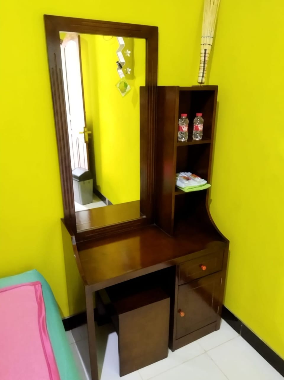 Standard Room, 1 Queen Bed, Non Smoking | Desk, bed sheets