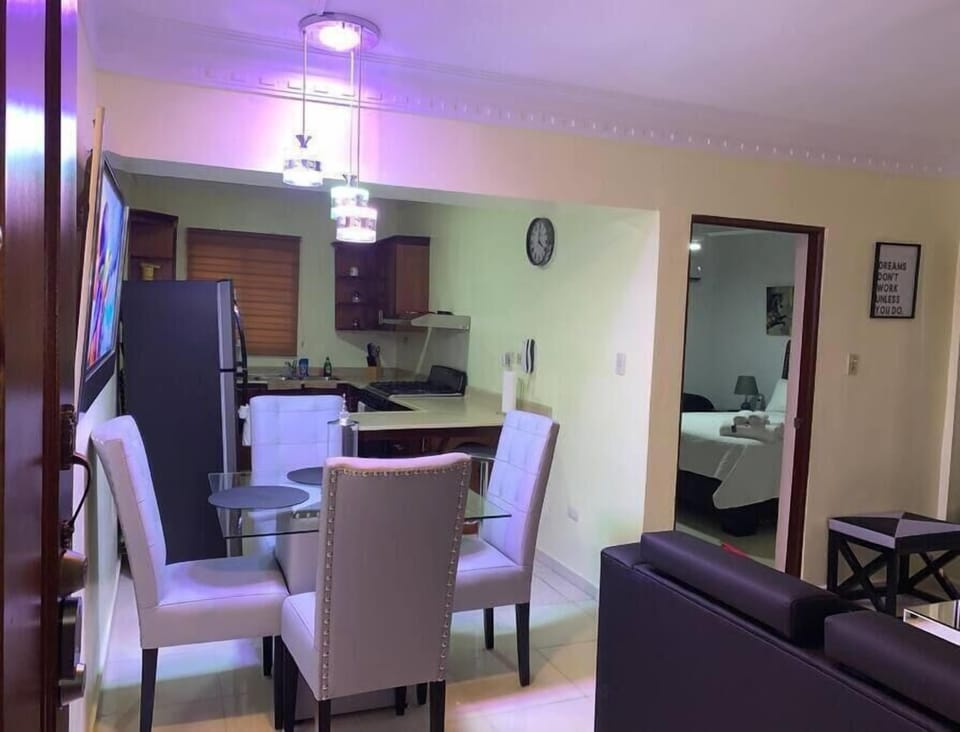 Apartment, 1 Bedroom, Patio, City View | Dining room