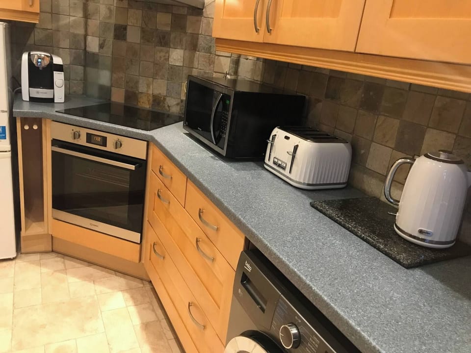 Apartment, 1 Bedroom, Fireplace, Garden View | Private kitchen | Coffee/tea maker, microwave, electric kettle, dining table