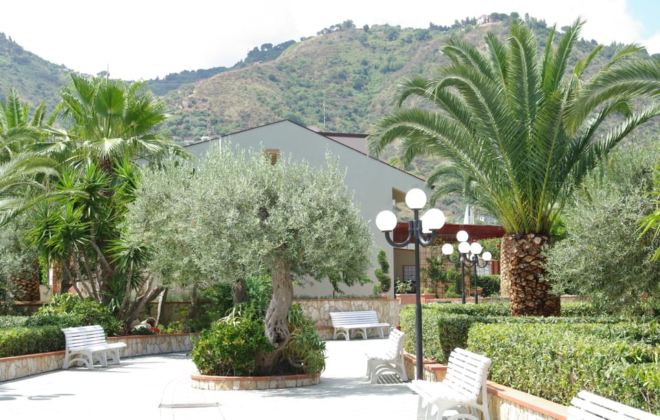 Apartment, 2 Bedrooms, Smoking, Patio | Property grounds