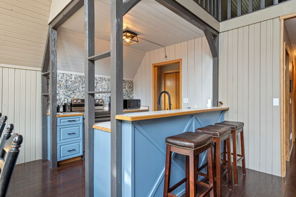 Full kitchen with a drip coffee machine, kettle & crockpot.