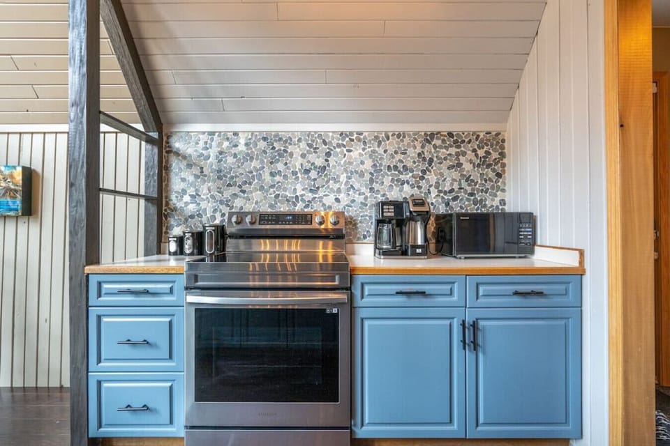 Full kitchen with a drip coffee machine, kettle & crockpot.
