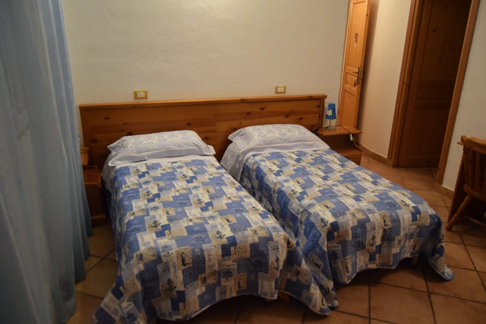 Classic Triple Room, Mountain View | Desk, laptop workspace, free WiFi