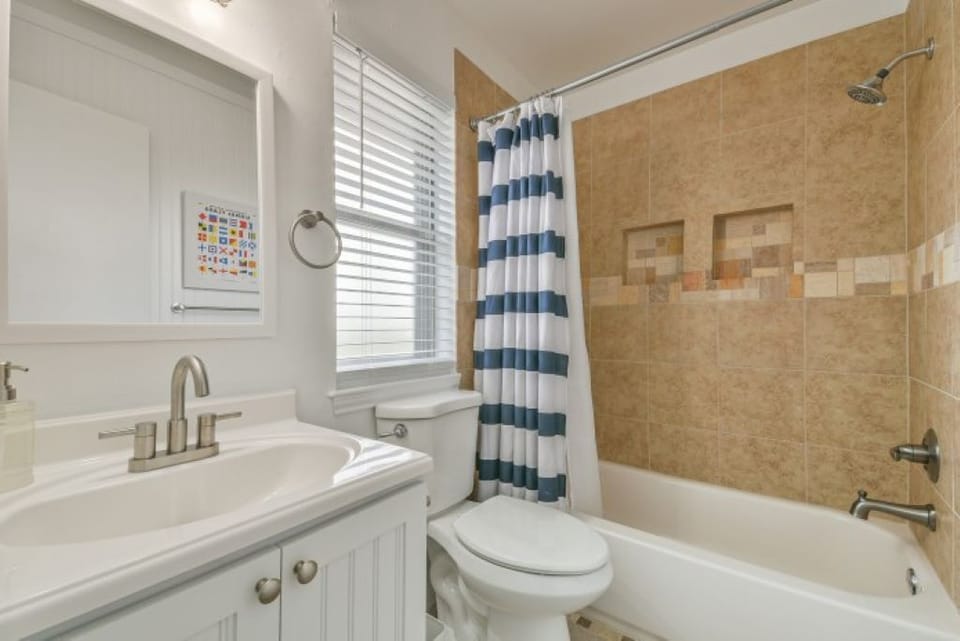 2nd Floor Full Bath