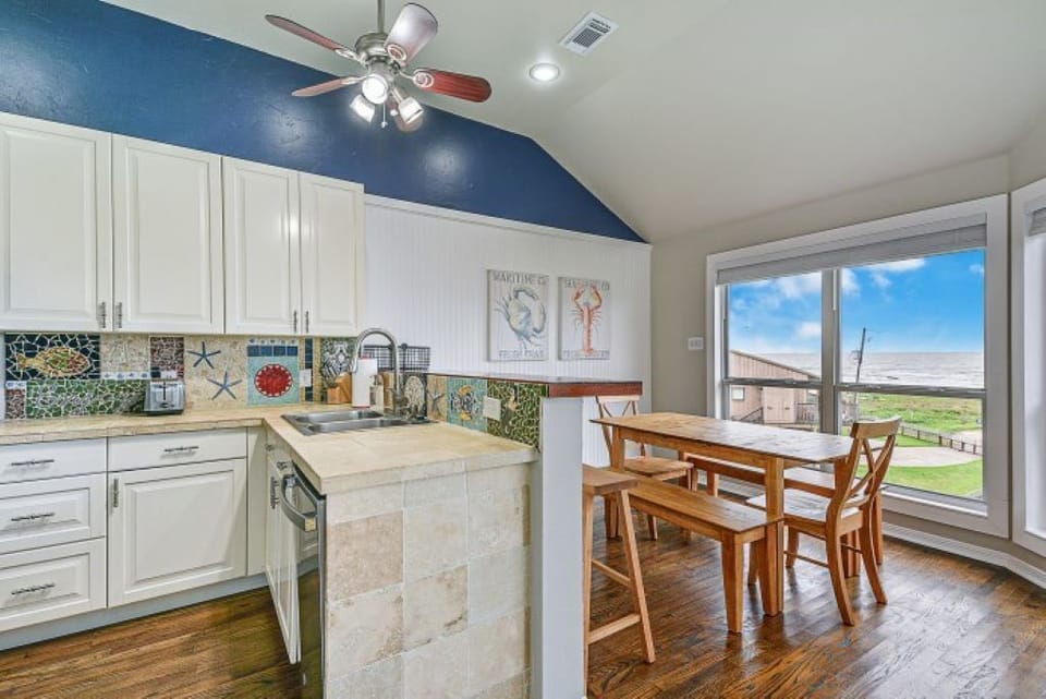 Kitchen & Dining Room; Views of the gulf! 