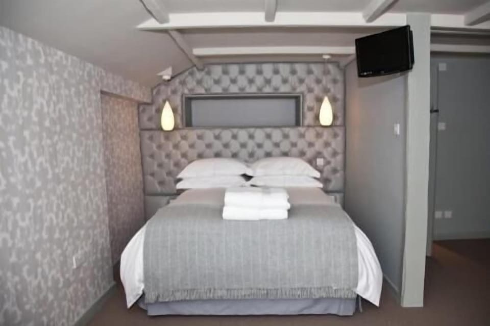 Individually decorated, iron/ironing board, free WiFi, bed sheets