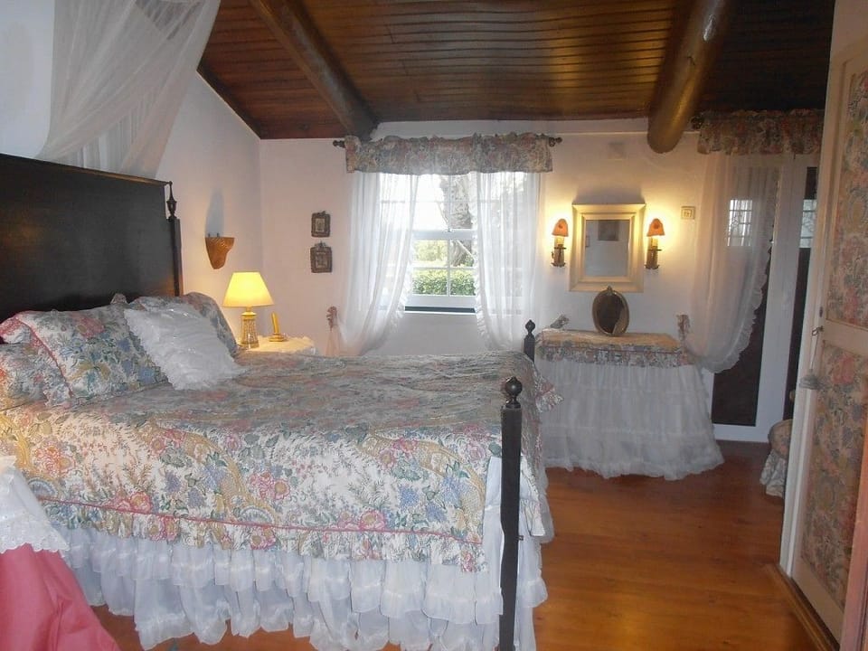 Free cribs/infant beds, rollaway beds, free WiFi