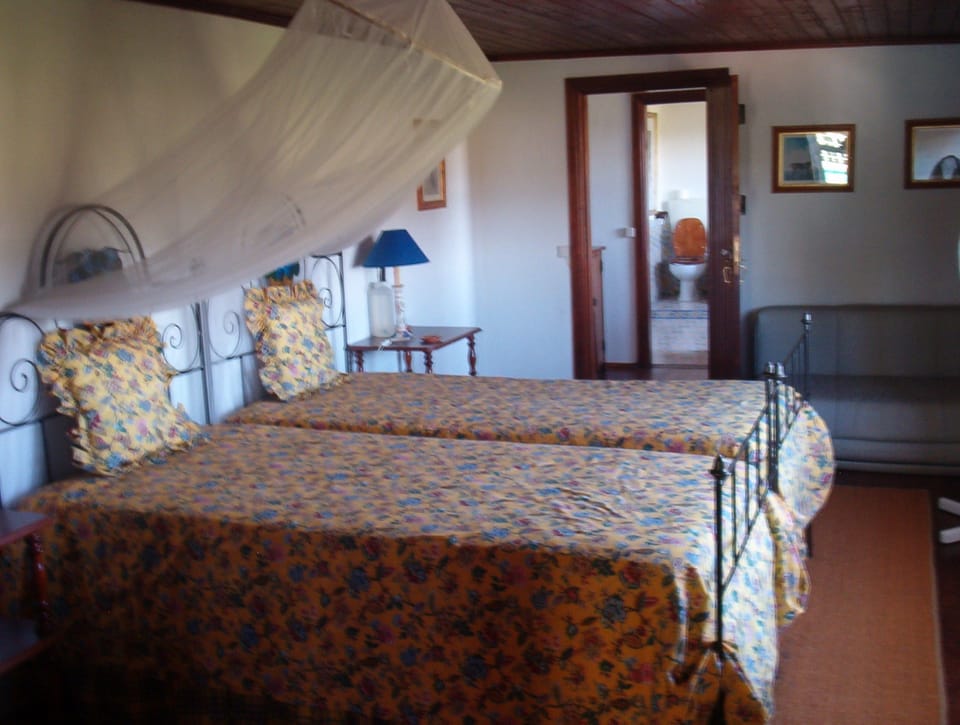 Suite | Free cribs/infant beds, rollaway beds, free WiFi