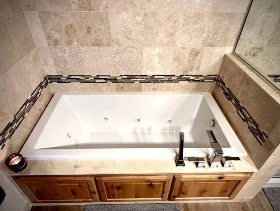 Main spa tub