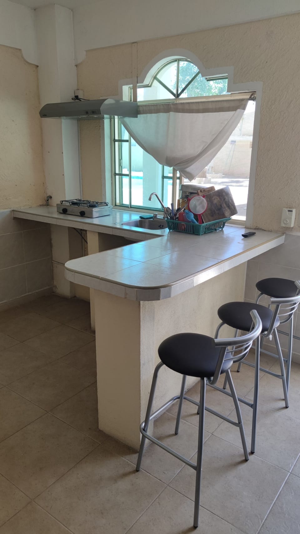 Dishwasher, cookware/dishes/utensils, kitchen islands