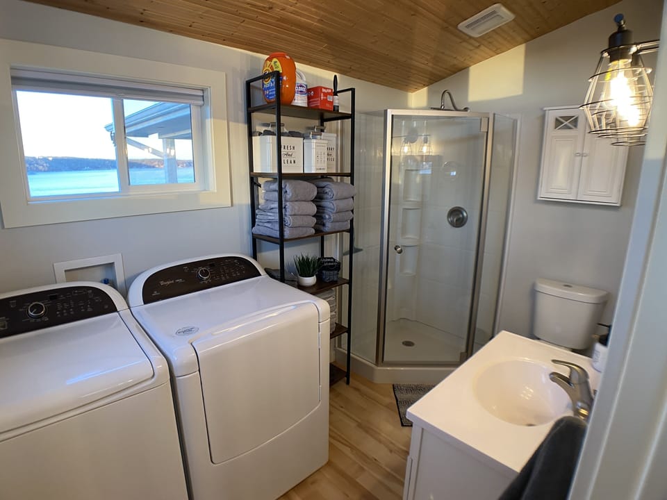 Full bathroom with laundry 