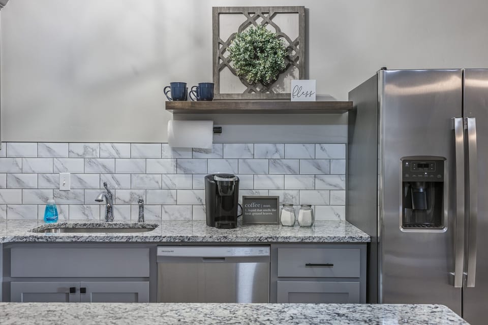 Deluxe Apartment | Private kitchen | Full-size fridge, microwave, oven, dishwasher