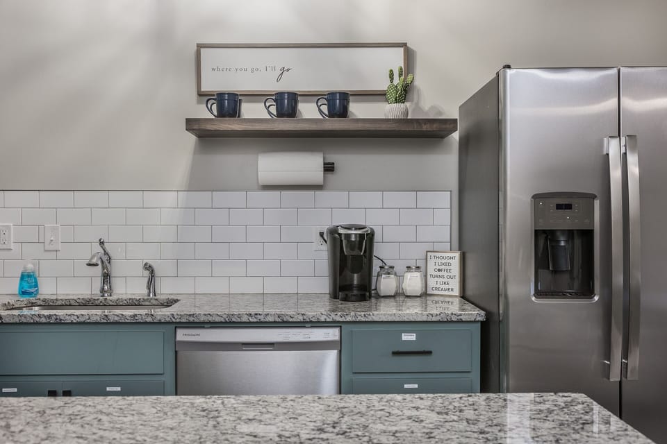 Deluxe Apartment | Private kitchen | Full-size fridge, microwave, oven, dishwasher