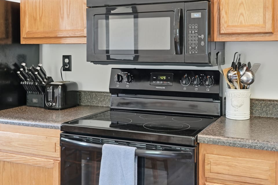 Oven and microwave