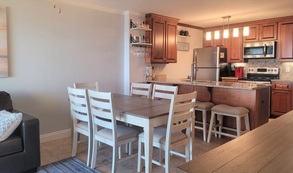 Bright dining area with breakfast bar and fully equipped kitchen